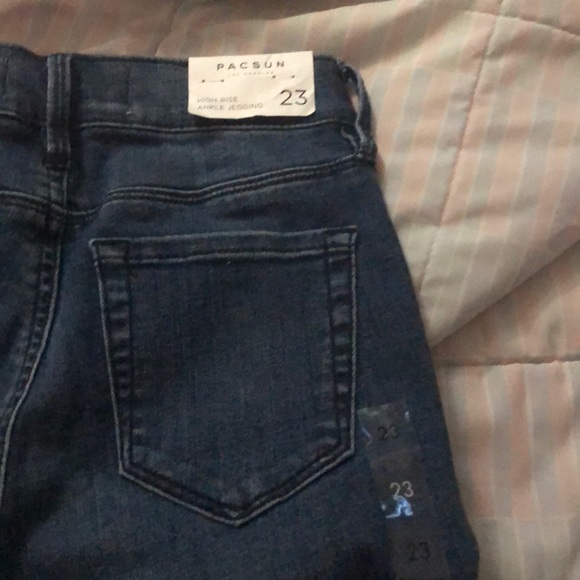 Jeans - Picture 3 of 4